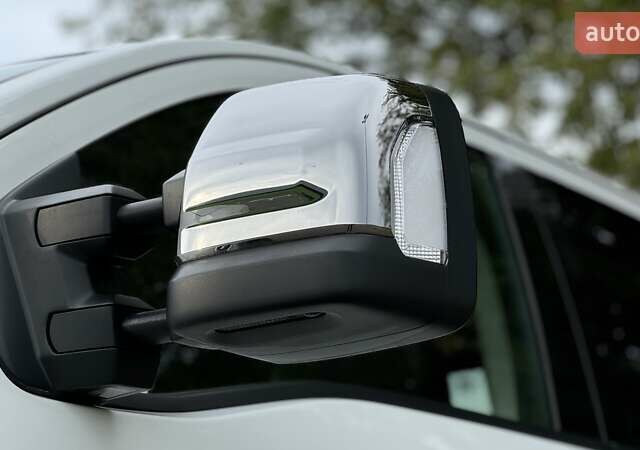 Белый Ниссан Титан, объемом двигателя 5.55 л и пробегом 28 тыс. км за 41000 $, фото 11 на Automoto.ua