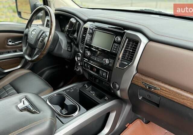 Белый Ниссан Титан, объемом двигателя 5.55 л и пробегом 28 тыс. км за 41000 $, фото 22 на Automoto.ua