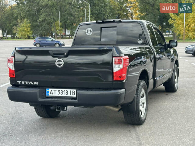 Черный Ниссан Титан, объемом двигателя 5.55 л и пробегом 47 тыс. км за 24900 $, фото 5 на Automoto.ua