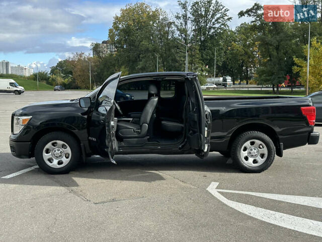 Черный Ниссан Титан, объемом двигателя 5.55 л и пробегом 47 тыс. км за 24900 $, фото 15 на Automoto.ua
