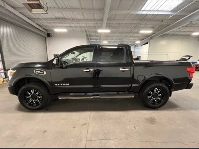 Черный Ниссан Титан, объемом двигателя 5.5 л и пробегом 150 тыс. км за 25000 $, фото 1 на Automoto.ua