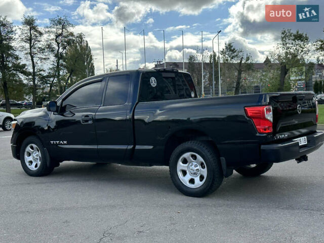 Черный Ниссан Титан, объемом двигателя 5.55 л и пробегом 47 тыс. км за 24900 $, фото 3 на Automoto.ua