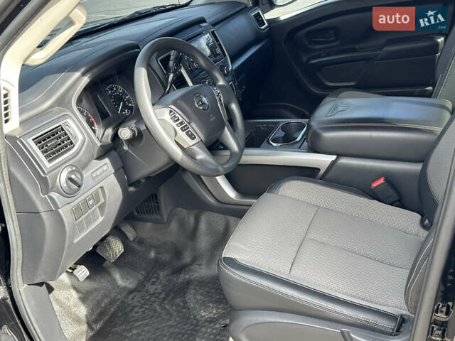 Черный Ниссан Титан, объемом двигателя 5.55 л и пробегом 47 тыс. км за 24900 $, фото 19 на Automoto.ua