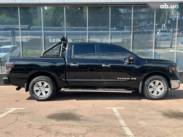 Черный Ниссан Титан, объемом двигателя 5.6 л и пробегом 69 тыс. км за 39999 $, фото 5 на Automoto.ua
