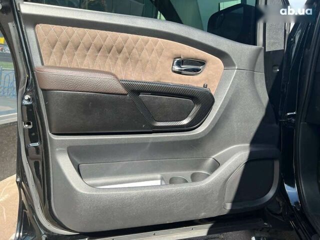 Черный Ниссан Титан, объемом двигателя 5.6 л и пробегом 69 тыс. км за 39999 $, фото 17 на Automoto.ua