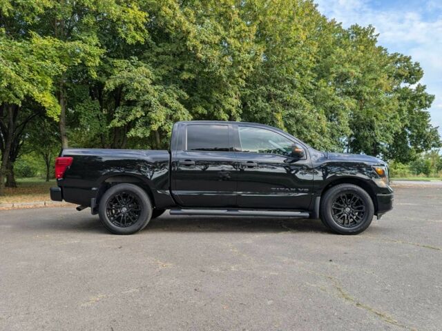 Черный Ниссан Титан, объемом двигателя 5.6 л и пробегом 160 тыс. км за 26999 $, фото 8 на Automoto.ua