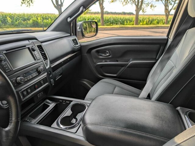 Черный Ниссан Титан, объемом двигателя 5.6 л и пробегом 160 тыс. км за 26999 $, фото 19 на Automoto.ua