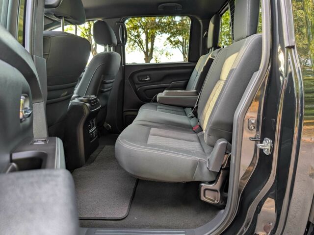 Черный Ниссан Титан, объемом двигателя 5.6 л и пробегом 160 тыс. км за 26999 $, фото 20 на Automoto.ua