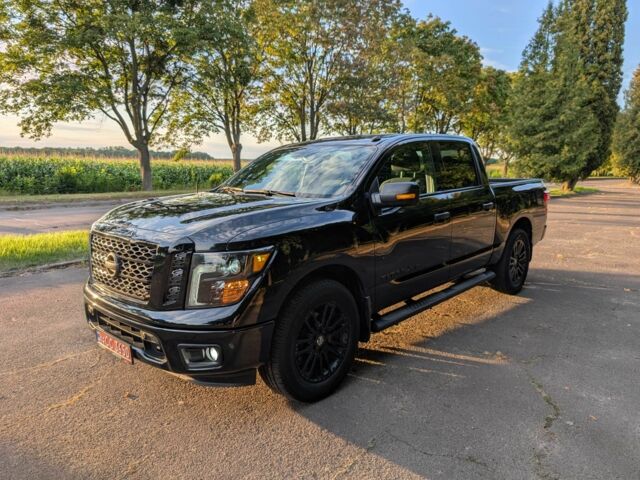 Черный Ниссан Титан, объемом двигателя 5.6 л и пробегом 160 тыс. км за 26999 $, фото 1 на Automoto.ua