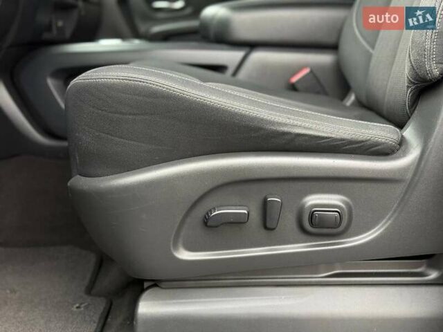 Черный Ниссан Титан, объемом двигателя 5.56 л и пробегом 160 тыс. км за 29999 $, фото 24 на Automoto.ua