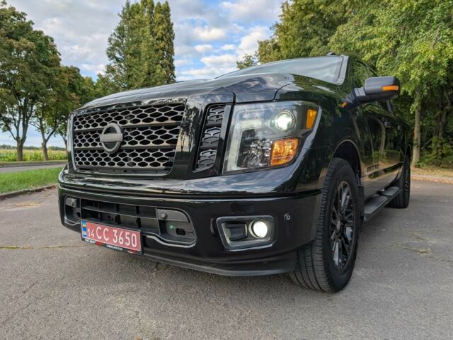 Черный Ниссан Титан, объемом двигателя 5.6 л и пробегом 160 тыс. км за 26999 $, фото 12 на Automoto.ua