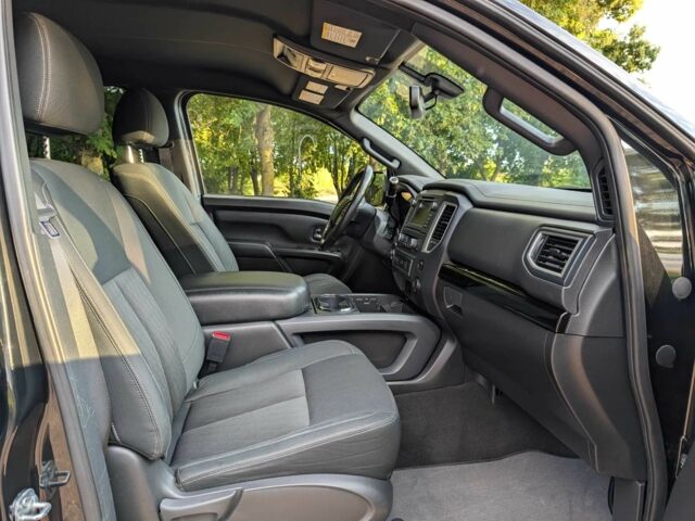 Черный Ниссан Титан, объемом двигателя 5.6 л и пробегом 160 тыс. км за 26999 $, фото 22 на Automoto.ua