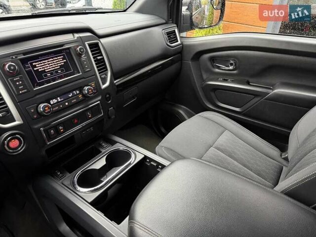 Черный Ниссан Титан, объемом двигателя 5.56 л и пробегом 160 тыс. км за 29999 $, фото 37 на Automoto.ua