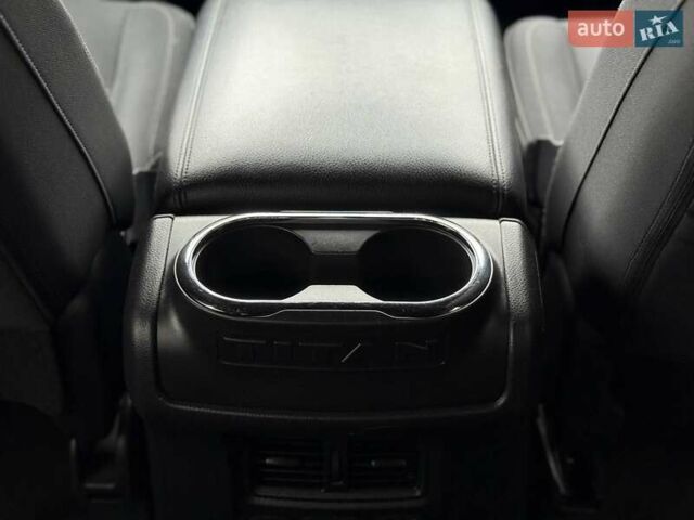 Черный Ниссан Титан, объемом двигателя 5.56 л и пробегом 160 тыс. км за 29999 $, фото 46 на Automoto.ua