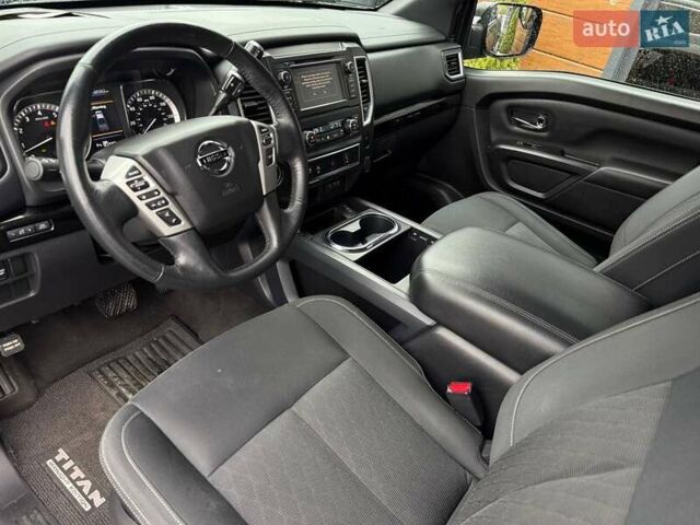 Черный Ниссан Титан, объемом двигателя 5.56 л и пробегом 160 тыс. км за 29999 $, фото 21 на Automoto.ua
