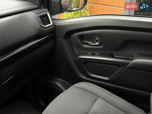 Черный Ниссан Титан, объемом двигателя 5.56 л и пробегом 160 тыс. км за 29999 $, фото 36 на Automoto.ua