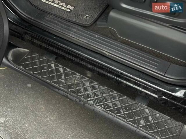 Черный Ниссан Титан, объемом двигателя 5.56 л и пробегом 160 тыс. км за 29999 $, фото 18 на Automoto.ua
