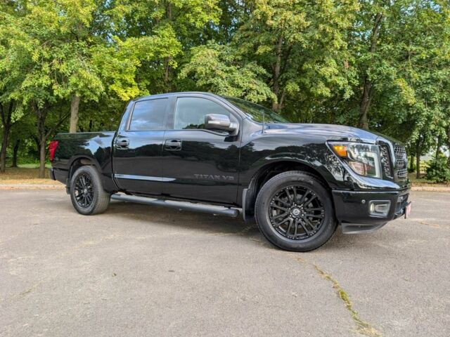 Черный Ниссан Титан, объемом двигателя 5.6 л и пробегом 160 тыс. км за 26999 $, фото 6 на Automoto.ua