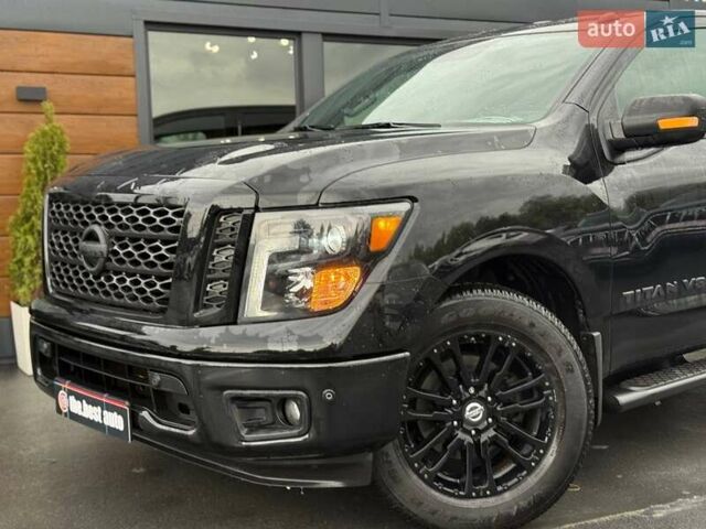 Черный Ниссан Титан, объемом двигателя 5.56 л и пробегом 160 тыс. км за 29999 $, фото 3 на Automoto.ua