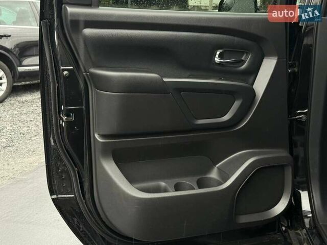 Черный Ниссан Титан, объемом двигателя 5.56 л и пробегом 160 тыс. км за 29999 $, фото 39 на Automoto.ua
