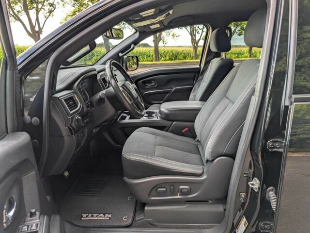 Черный Ниссан Титан, объемом двигателя 5.6 л и пробегом 160 тыс. км за 26999 $, фото 18 на Automoto.ua