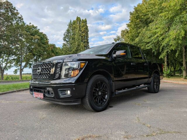 Черный Ниссан Титан, объемом двигателя 5.6 л и пробегом 160 тыс. км за 26999 $, фото 11 на Automoto.ua