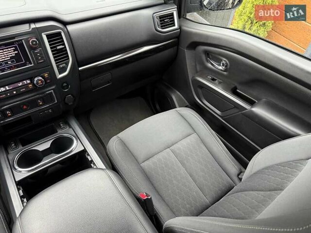 Черный Ниссан Титан, объемом двигателя 5.56 л и пробегом 160 тыс. км за 29999 $, фото 50 на Automoto.ua