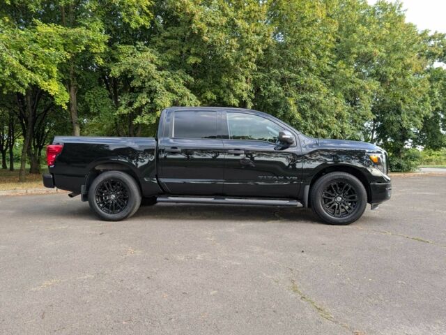 Черный Ниссан Титан, объемом двигателя 5.6 л и пробегом 160 тыс. км за 26999 $, фото 7 на Automoto.ua