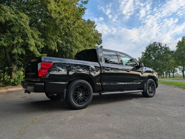 Черный Ниссан Титан, объемом двигателя 5.6 л и пробегом 160 тыс. км за 26999 $, фото 9 на Automoto.ua