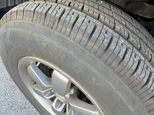 Красный Ниссан Титан, объемом двигателя 5.6 л и пробегом 270 тыс. км за 8500 $, фото 5 на Automoto.ua