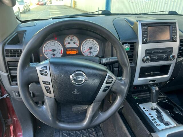 Красный Ниссан Титан, объемом двигателя 5.6 л и пробегом 270 тыс. км за 8500 $, фото 3 на Automoto.ua