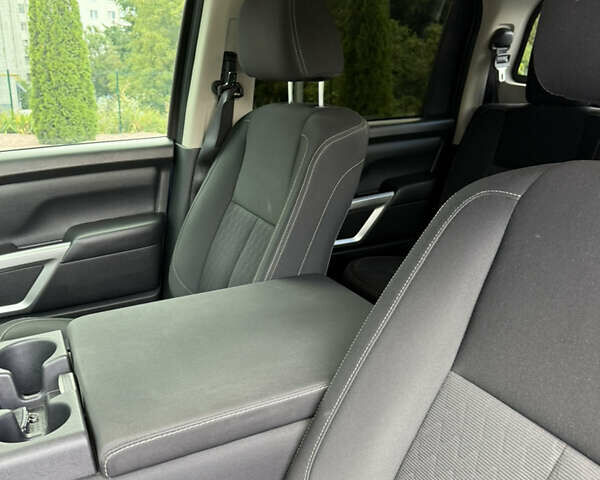 Синий Ниссан Титан, объемом двигателя 5.56 л и пробегом 145 тыс. км за 29500 $, фото 8 на Automoto.ua