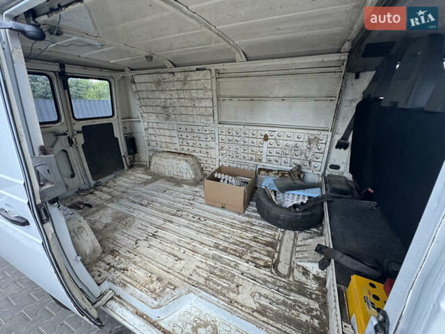 Белый Ниссан Трейд, объемом двигателя 2.28 л и пробегом 350 тыс. км за 2500 $, фото 5 на Automoto.ua