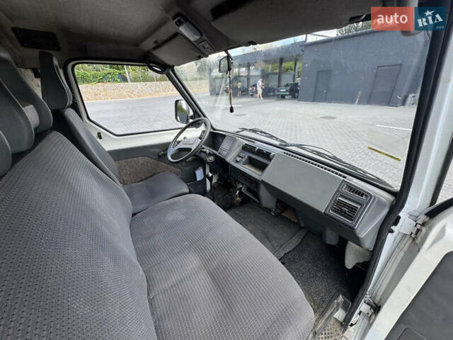 Белый Ниссан Трейд, объемом двигателя 2.28 л и пробегом 350 тыс. км за 2500 $, фото 6 на Automoto.ua