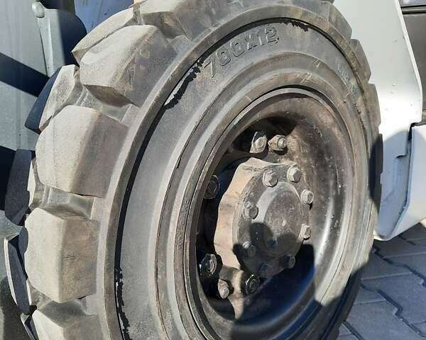 Белый Ниссан ЮД, объемом двигателя 2.1 л и пробегом 1 тыс. км за 10500 $, фото 5 на Automoto.ua