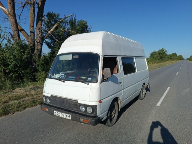 Белый Ниссан Урван, объемом двигателя 0 л и пробегом 200 тыс. км за 1290 $, фото 1 на Automoto.ua