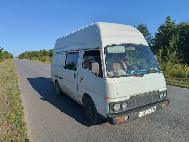 Белый Ниссан Урван, объемом двигателя 0 л и пробегом 200 тыс. км за 1290 $, фото 3 на Automoto.ua