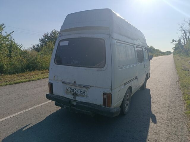 Белый Ниссан Урван, объемом двигателя 0 л и пробегом 200 тыс. км за 1290 $, фото 4 на Automoto.ua