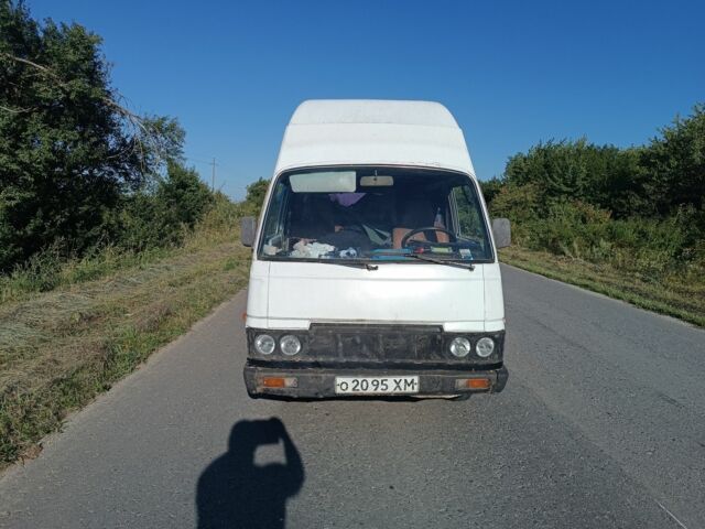 Белый Ниссан Урван, объемом двигателя 0 л и пробегом 200 тыс. км за 1290 $, фото 2 на Automoto.ua