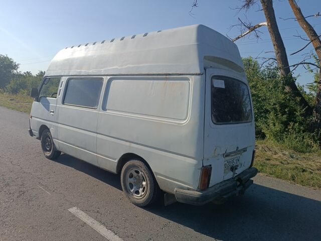 Белый Ниссан Урван, объемом двигателя 0 л и пробегом 200 тыс. км за 1290 $, фото 5 на Automoto.ua