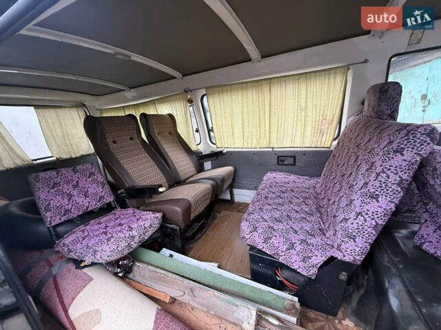 Белый Ниссан Урван, объемом двигателя 2.49 л и пробегом 330 тыс. км за 2800 $, фото 5 на Automoto.ua