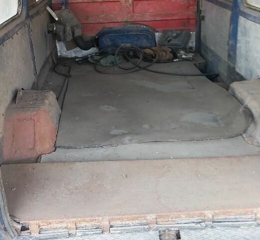 Синій Ніссан Урван, об'ємом двигуна 2.3 л та пробігом 300 тис. км за 387 $, фото 5 на Automoto.ua