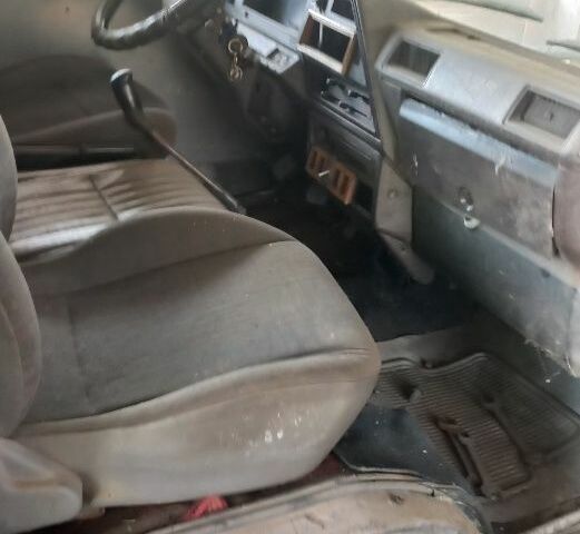 Синій Ніссан Урван, об'ємом двигуна 2.3 л та пробігом 300 тис. км за 387 $, фото 7 на Automoto.ua