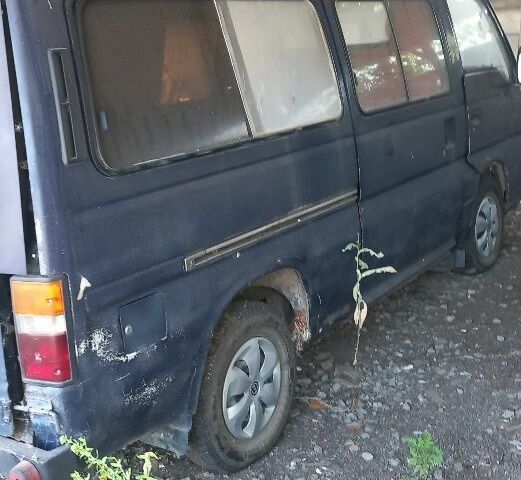 Синій Ніссан Урван, об'ємом двигуна 2.3 л та пробігом 300 тис. км за 387 $, фото 6 на Automoto.ua