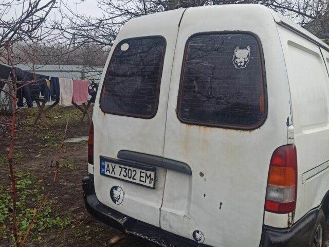 Белый Ниссан Ванетте, объемом двигателя 2.3 л и пробегом 350 тыс. км за 1776 $, фото 1 на Automoto.ua