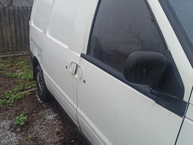 Белый Ниссан Ванетте, объемом двигателя 2.3 л и пробегом 350 тыс. км за 1776 $, фото 3 на Automoto.ua