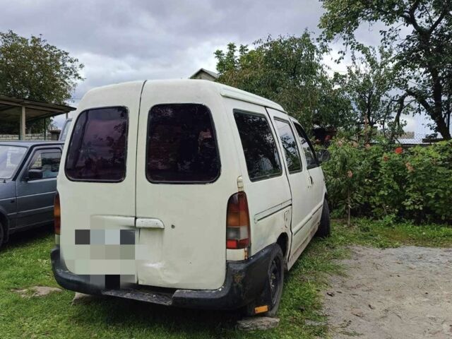 Белый Ниссан Ванетте, объемом двигателя 0 л и пробегом 300 тыс. км за 500 $, фото 3 на Automoto.ua