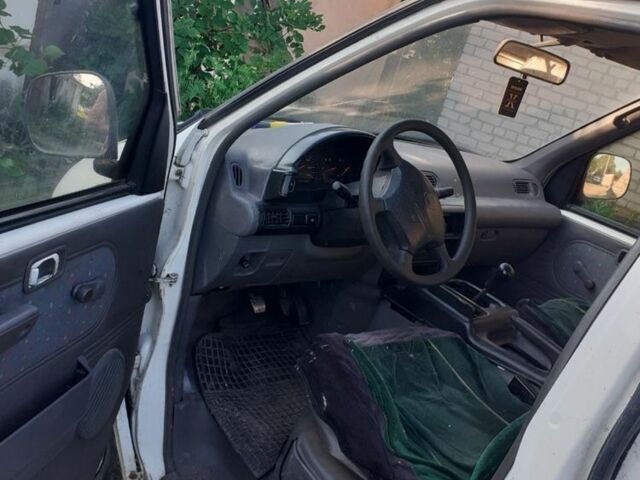 Білий Ніссан Ванетте, об'ємом двигуна 2 л та пробігом 438 тис. км за 1350 $, фото 1 на Automoto.ua