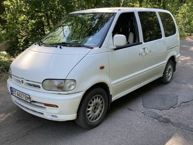 Белый Ниссан Ванетте, объемом двигателя 2 л и пробегом 400 тыс. км за 2450 $, фото 1 на Automoto.ua