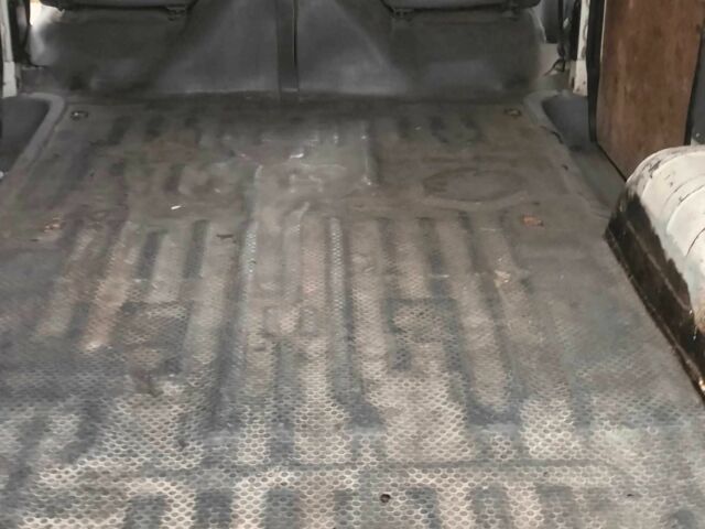 Білий Ніссан Ванетте, об'ємом двигуна 2.3 л та пробігом 260 тис. км за 1700 $, фото 5 на Automoto.ua
